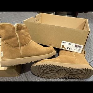 Cory Ugg, size 7.5. Worn less than 5 times.